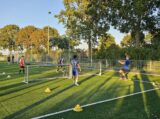 Voetvolleytoernooitje S.K.N.W.K. JO19-1 tijdens de training (12/26)